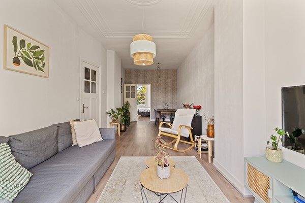 Kralingen oh Kralingen,

Ben jij op zoek naar een charmant 3-kamer appartement met een zonnig balkon? Wees welkom!